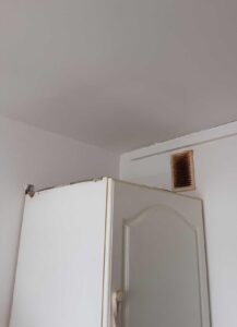 Murs et plafond de cuisine remis à neuf après traitement de l'humidité